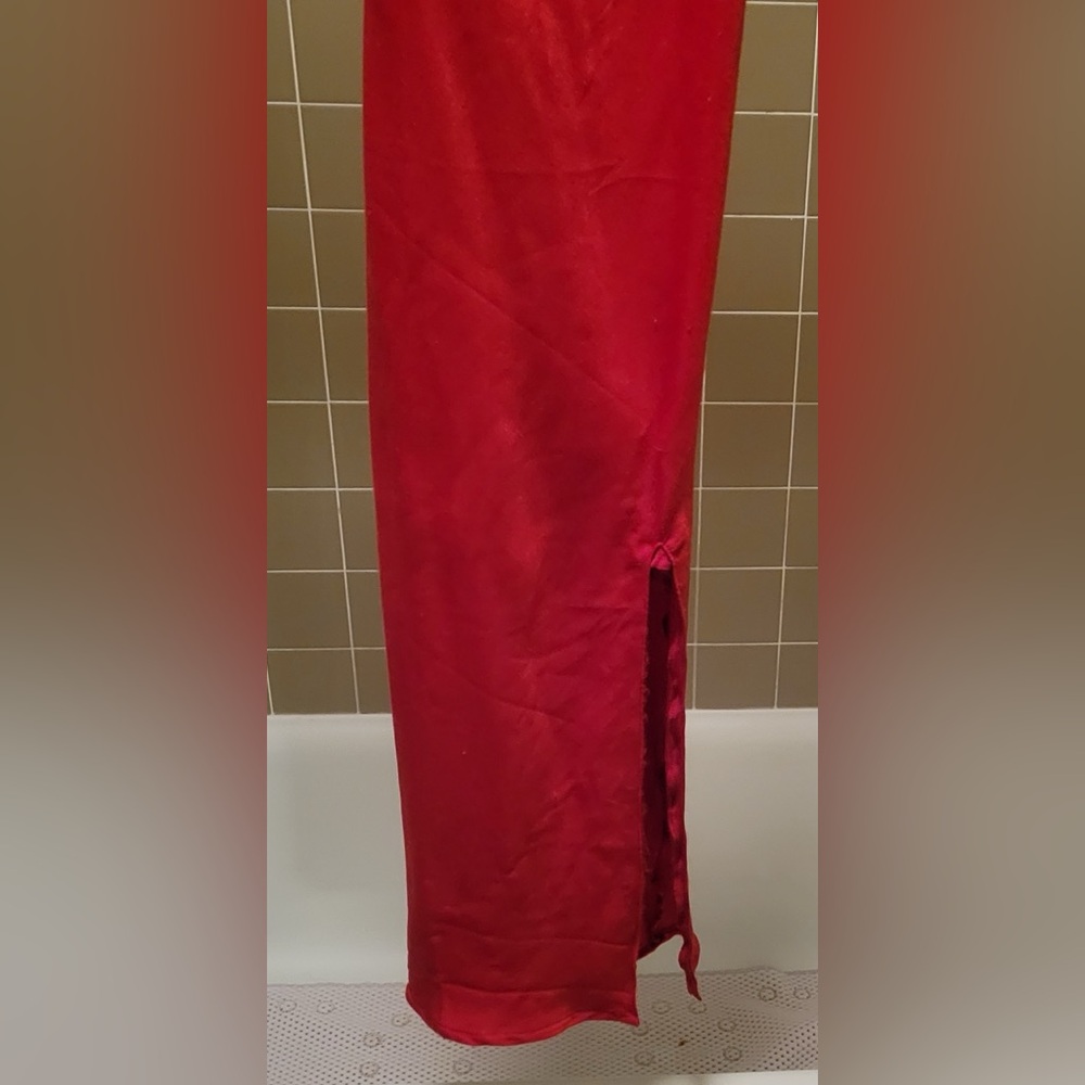 Red slip dress with slit - Picture 4 of 6
